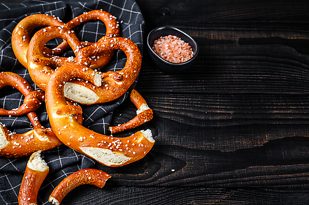 포토 JPG 해외이미지 실내 사람없음 브레첼 카피스페이스 나무배경 핑크솔트 해외포토 백그라운드 디저트 내부 공백 소금 파일형식 이미지허브