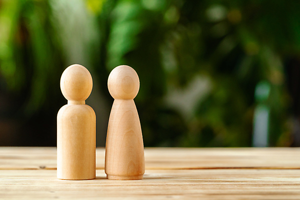 포토 JPG 해외이미지 백그라운드 가족 사람모양 함께함 사람없음 목재 아웃포커스 피규어 말_게임 해외포토 모양 나무 컨셉 재료 관계 촬영기법 미니어처 게임 파일형식 이미지허브