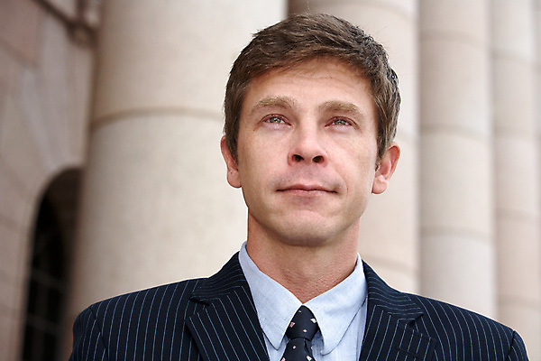 포토 JPG 해외이미지 주간 응시 감정 생각 비즈니스 한명 서기 사람 정장 성인 건물 30대 표현 도시 비즈니스맨 검은머리 명상 고민 설정 노려봄 해외포토 자연요소 1 헤어스타일 건축물 시선 옷 남자 모션 표정 장년 직장인 파일형식 이미지허브