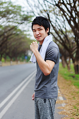 포토 JPG 해외이미지 나무 1 라이프스타일 손 응시 공원 남자 도로 얼굴 스포츠 태국 자연 거리 한국 건강 한명 사람 동양인 성인 야외 여름 수건 달리기 조깅 운동 일본 중국 닫기 연습 땀 달리기선수 해외포토 식물 시선 계절 공공시설 아시아 길 교통시설 모션 인종 생활 신체부위 위생용품 생태계 육상선수 파일형식 이미지허브