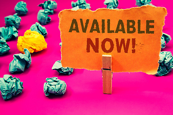 포토 JPG 해외이미지 영어 종이 실내 사람없음 일렬 나무집게 종이뭉치 분홍색배경 해외포토 문자 분홍색 백그라운드 집게 내부 목재 뭉치 파일형식 이미지허브