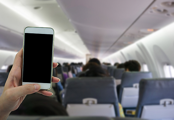 포토 JPG 해외이미지 라이프스타일 손 남자 여행 인터넷 비즈니스 통신 교통시설 모바일 비행기 사람 앉기 사람없음 스마트폰 핸드폰 컴퓨터 알약 디지털 스크린 공백 장비 잡기 메시지 무선전화기 전화기 스마트 어깨 제트기 소통 대패 터치스크린 셀룰러 해외포토 교통 컨셉 항공교통 모션 대중교통 생활 신체부위 전자제품 스마트기기 약 시설 파일형식 이미지허브