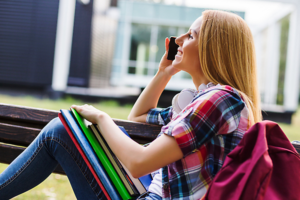 포토 JPG 해외이미지 백인 학생 라이프스타일 공원 여자 교육 벤치 배낭 통신 자연 성공 무선통신 휴식 대화 한명 미소 앉기 성인 야외 책 스마트폰 학습 헤드폰 공책 듣기 시험 잡기 연결 토론 준비 흥분 대학교 시티라이프 통화 답변 지능 해외포토 서양인 1 공공시설 감정 음향기기 컨셉 의자 가방 학교 모션 문구용품 표정 말하기 사람 생활 핸드폰 스마트기기 생태계 파일형식 이미지허브