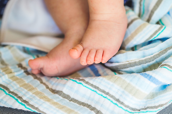 포토 JPG 해외이미지 백인 딸 행복 아들 컨셉 가족 엄마 함께함 건강 병원 사랑 사람 소년 사람없음 임산부 임신 도전 흰색 아기 신생아 행운 아빠 작음 담요 피부 호기심 발가락 돌봄 양발 해외포토 서양인 남자 감정 어린이 컬러 의학 관계 모션 발 신체부위 크기 파일형식 이미지허브