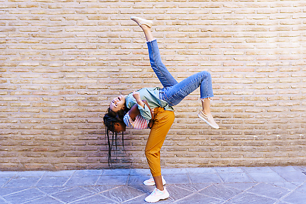 포토 JPG 해외이미지 학생 라이프스타일 헤어스타일 여자 행복 감정 백그라운드 2 관계 갈색머리 함께함 미소 사람 인종 야외 두명 우주 검은색 우정 활발 기쁨 도시 다문화 업기 다인종 적재 다민족 리프팅 스타일 해외포토 컬러 컨셉 모션 표정 생활 친구 사회이슈 파일형식 이미지허브