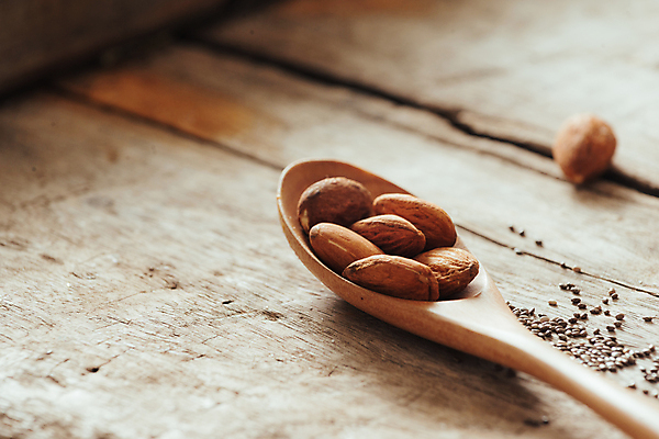 포토 JPG 해외이미지 실내 근접촬영 사람없음 아웃포커스 아몬드 나무숟가락 나무배경 해외포토 뷰포인트 백그라운드 촬영기법 내부 숟가락 견과류 파일형식 이미지허브