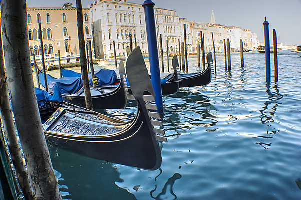 포토 JPG 해외이미지 주간 건축양식 교통시설 풍경 사람없음 야외 건물 강 이탈리아 도시 보트 베네치아 네비게이션 해외포토 자연요소 건축물 건축 유럽 교통 배_교통 시설 파일형식 이미지허브