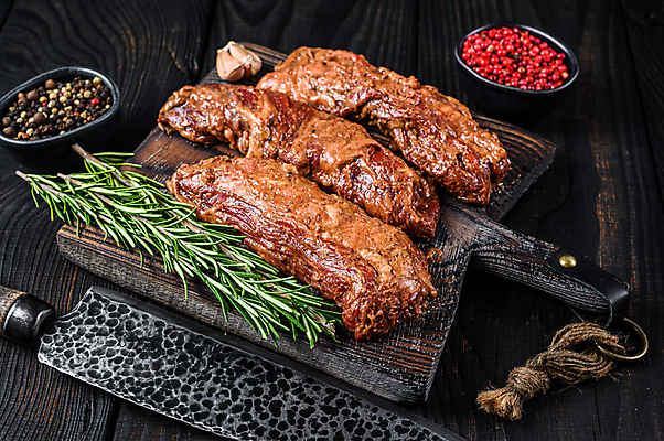 포토 JPG 해외이미지 실내 스테이크 비프스테이크 사람없음 소고기 식칼 로즈메리 나무도마 통후추 나무배경 해외포토 백그라운드 주방용품 도마 서양음식 육류 내부 목재 허브 후추 파일형식 이미지허브