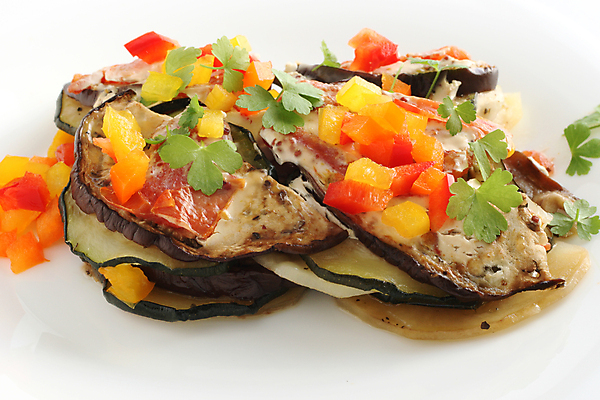 포토 JPG 해외이미지 접시 음식 조각 다이어트 토마토 채소 호박 가지 감자 따뜻함 파슬리 건강 식이요법 사람없음 빨간색 빛 노란색 저녁식사 자르기 굽기 가득함 크림 후추 점심식사 섞기 채식주의자 해외포토 식기 컬러 모션 식사 구이 향신료 채식 파일형식 이미지허브