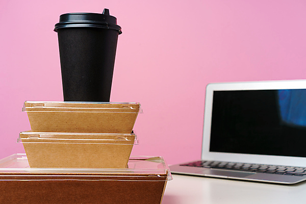 포토 JPG 해외이미지 분홍색 사람없음 노트북 커피잔 종이컵 종이상자 친환경 패키지 포장용기 해외포토 커피 컬러 잔 컵 전자제품 상자 환경 일회용 포장재료 파일형식 이미지허브