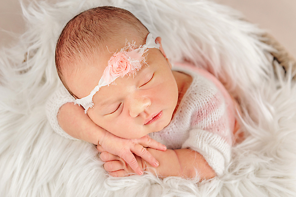 포토 JPG 해외이미지 남자 한명 사람 귀여움 아기 신생아 머리띠 잠 담요 니트 양모 남자아기한명만 해외포토 1 컨셉 상의 장신구 직물 남자한명만 남자아기만 파일형식 이미지허브