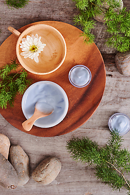 포토 JPG 해외이미지 꽃 실내 사람없음 컵 하이앵글 화장품 조약돌 나뭇가지 크림 나무숟가락 나무접시 에스테틱 나무배경 해외포토 나무 식물 식기 접시 뷰포인트 백그라운드 내부 뷰티 숟가락 돌_바위 파일형식 이미지허브