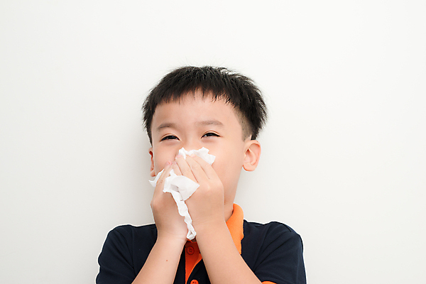 포토 JPG 해외이미지 라이프스타일 남자 어린이 백그라운드 한명 들기 사람 동양인 소년 상반신 고통 가림 화장지 질병 흰배경 재채기 소년한명만 해외포토 1 감정 의학 모션 인종 생활 흰색 남자한명만 소년만 파일형식 이미지허브