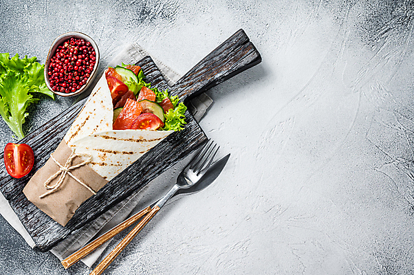 포토 JPG 해외이미지 그릇 포크 토마토 실내 샌드위치 사람없음 하이앵글 나이프 상추 묶기 흰배경 연어 후추 노끈 랩 연어요리 해외포토 식기 줄 음식 뷰포인트 백그라운드 채소 모션 어류 내부 흰색 칼 향신료 파일형식 이미지허브