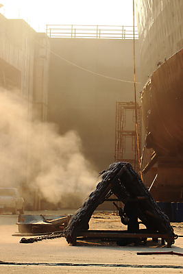 포토 JPG 해외이미지 주간 사람없음 야외 연기 조선소 산업시설 산업현장 해외포토 자연요소 산업 파일형식 이미지허브