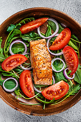 포토 JPG 해외이미지 토마토 채소 양파 실내 사람없음 하이앵글 흰배경 연어 나무그릇 연어샐러드 연어스테이크 연어요리 해외포토 그릇 음식 뷰포인트 백그라운드 어류 스테이크 내부 목재 샐러드 흰색 파일형식 이미지허브