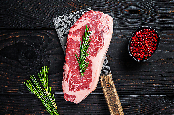 포토 JPG 해외이미지 음식 조각 백그라운드 재료 탁자 육류 스테이크 비프스테이크 사람없음 목재 빨간색 검은색 어둠 소고기 신선 양념 바비큐 자르기 먹기 허브 허리 향신료 유기농 뉴욕 날것 소금 후추 로즈메리 단백질 등심 백리향 생식 정육점 해외포토 나무 식물 웰빙 컬러 가구 식재료 모션 서양음식 신체부위 상점 미국 영양소 향미료 파일형식 이미지허브