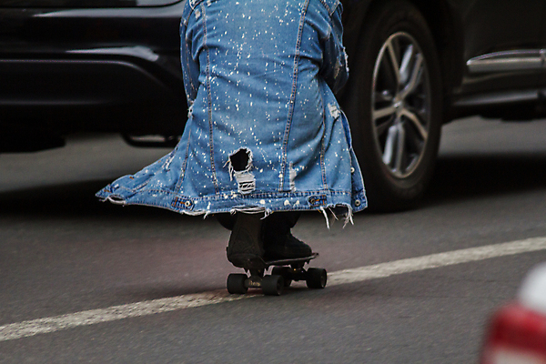 포토 JPG 해외이미지 라이프스타일 남자 스포츠 조각 포즈 운동화 신발 모션 자동차 거리 사람 앉기 소년 성인 사람없음 야외 10대 유행 재킷 운전 스케이트 도시 스케이트보드 바퀴 승차 생태계 타이어 분열 타운 콘크리트 스타일 해외포토 어린이 육상교통 스포츠용품 청소년 생활 외투 보드_스포츠 파일형식 이미지허브