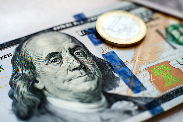 포토 JPG 해외이미지 유럽 종이 백그라운드 지폐 돈 비즈니스 프레임 사람없음 초록색 금융 경제 숫자 달러 동전 쪽지 미국 저축 유로 변화 시장 재산 가격 속도 투자 계산서 대출 빚 유럽연합 해외포토 문자 나라 컬러 컨셉 북아메리카 파일형식 이미지허브