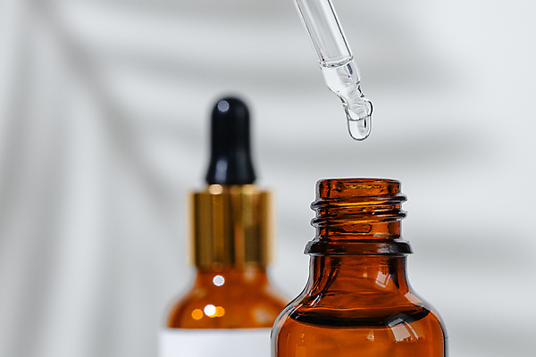 포토 JPG 해외이미지 실내 근접촬영 사람없음 아웃포커스 뷰티 떨어짐 오일 오브젝트 공병 앰플 해외포토 음식 뷰포인트 컨셉 촬영기법 내부 화장품 병_담는 파일형식 이미지허브