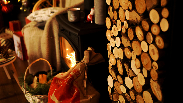 포토 JPG 해외이미지 실내 따뜻함 사람없음 아웃포커스 쌓기 장작 난로 해외포토 모션 촬영기법 내부 난방기 파일형식 이미지허브