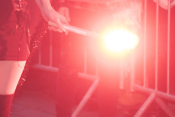 포토 JPG 해외이미지 불꽃 폭죽 사람없음 빨간색 글로벌 자유 로켓 신호등 민주주의 위협 오브젝트 법 반대 반항 시위 공화국 스트라이크 시범 집회 항의 헌법 해외포토 나라 컬러 컨셉 모션 불 파일형식 이미지허브