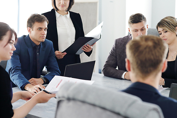 포토 JPG 해외이미지 직업 여자 남자 비즈니스 통신 회의 협력 설계 노동자 아이디어 함께함 대화 앉기 여러명 노트북 컴퓨터 사무실 업무 작업 비즈니스맨 비즈니스우먼 발표 그룹 계획 토론 종업원 동료 경영자 해외포토 다수 컨셉 관계 모션 말하기 사람 전자제품 직장인 리더 파일형식 이미지허브