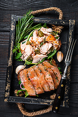 포토 JPG 해외이미지 포크 실내 마늘 사람없음 하이앵글 연어 로즈메리 나무쟁반 연어요리 나무배경 해외포토 식기 음식 뷰포인트 백그라운드 채소 쟁반 어류 내부 목재 허브 파일형식 이미지허브