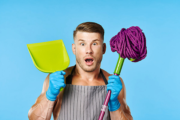 포토 JPG 해외이미지 백인 남자 가사 한명 들기 상반신 성인 앞치마 놀람 청소 파란배경 근육질 고무장갑 쓰레받기 대걸레 성인남자한명만 해외포토 서양인 1 감정 장갑 백그라운드 모션 근육 표정 사람 파란색 청소도구 몸매 고무 남자한명만 성인남자만 파일형식 이미지허브