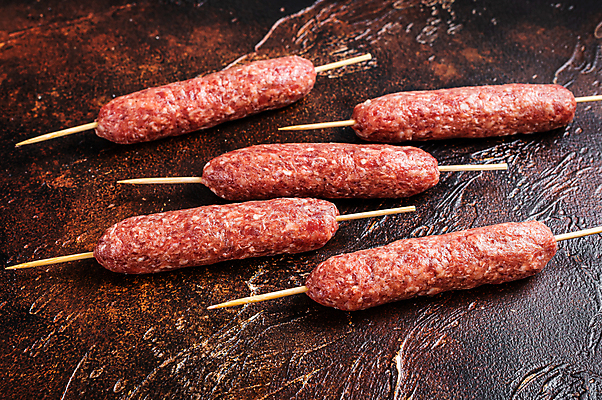 포토 JPG 해외이미지 실내 사람없음 여러개 소시지 꼬치 갈색배경 해외포토 다수 백그라운드 내부 갈색 가공식품 파일형식 이미지허브