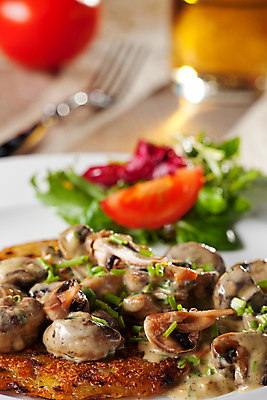 포토 JPG 해외이미지 접시 음료 음식 포크 토마토 유리 감자 맥주 파슬리 요리 사람없음 갈색 버섯 샐러드 신선 상추 먹기 크림 쪽파 섞기 채식주의자 해외포토 식기 컬러 채소 모션 재질 주류 채식 파 파일형식 이미지허브