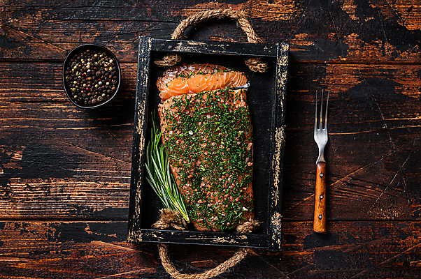 포토 JPG 해외이미지 그릇 포크 실내 사람없음 연어 후추 로즈메리 나무쟁반 연어요리 나무배경 해외포토 식기 음식 백그라운드 쟁반 어류 내부 목재 허브 향신료 파일형식 이미지허브