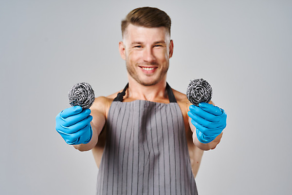 포토 JPG 해외이미지 백인 남자 가사 회색배경 한명 들기 상반신 성인 앞치마 청소 근육질 고무장갑 철수세미 성인남자한명만 해외포토 서양인 1 장갑 백그라운드 모션 근육 사람 회색 몸매 고무 수세미 남자한명만 성인남자만 파일형식 이미지허브