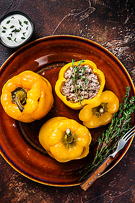 포토 JPG 해외이미지 접시 파프리카 서양음식 실내 사람없음 하이앵글 파프리카요리 나무배경 해외포토 식기 음식 뷰포인트 백그라운드 채소 내부 파일형식 이미지허브