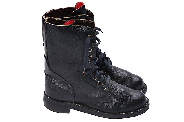 포토 JPG 해외이미지 드레스 옷 신발 유니폼 2 부츠 사람없음 검은색 어둠 하이킹 장비 흰색 쌍 거친 보호 가죽 묘사 오브젝트 군용 육군 병정 고립 양발 울퉁불퉁 해외포토 레이스천 컬러 컨셉 레저 군대 직물 파일형식 이미지허브