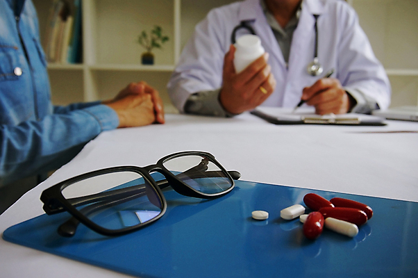 포토 JPG 해외이미지 여자 행복 컨셉 통신 건강 병원 사람 사람없음 치료 세계 약 고통 시험 의사 도움 일주일 질병 토론 책상 컨설턴트 상담 약속 처방 방문 테라피 보험 월 돌봄 전국 치료사 헬프 정신건강 심리치료 카운슬러 해외포토 직업 교육 감정 가구 의학 모션 뷰티 의료진 날짜 전문직 상담원 심리 파일형식 이미지허브