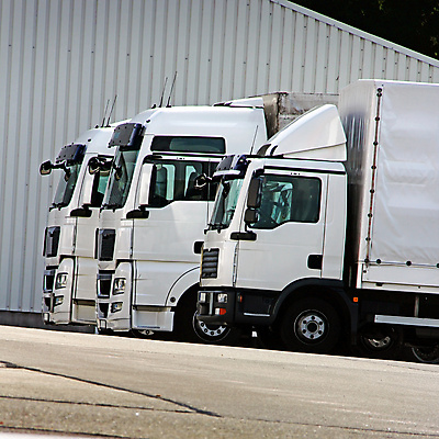 포토 JPG 해외이미지 구름 산업 도로 선 여행 비즈니스 공장 교통시설 전등 사람없음 파란색 장비 운전 화물 흰색 운반 기다림 운전사 큼 주차 배송 무역 싱글 상업 짐차 트레일러 제비 물류 줄서기 많음 해외포토 자연요소 직업 길 컬러 교통 컨셉 공업 모션 자동차 조류 조명 운송업 크기 시설 파일형식 이미지허브