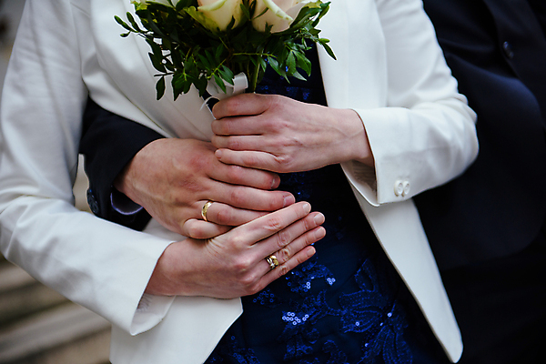 포토 JPG 해외이미지 전통 커플 기념일 결혼 백그라운드 2 관계 결혼식 함께함 선물 사랑 사람없음 빛 금속 낭만 흰색 축하 반지 쌍 황금 보석 심볼 약혼 고립 해외포토 감정 컬러 컨셉 장신구 재질 이벤트 광석 약속 파일형식 이미지허브