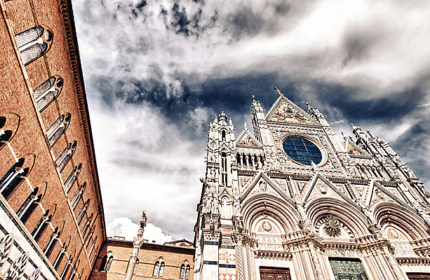 포토 JPG 해외이미지 주간 디자인 외관 유럽 기독교 종교 조각 여행 하늘 휴가 미술 사람없음 장식 파란색 조각상 성당 교회 이탈리아 종 화려 중세 예술가 대리석 대성당 지역 타운 종탑 남쪽 고딕 르네상스 바실리카 숭배 시에나 유럽연합 토스카나 해외포토 자연요소 나라 컬러 컨셉 재료 종교건축 문화예술 건물 조형물 탑 도시 역사 방향 파일형식 이미지허브