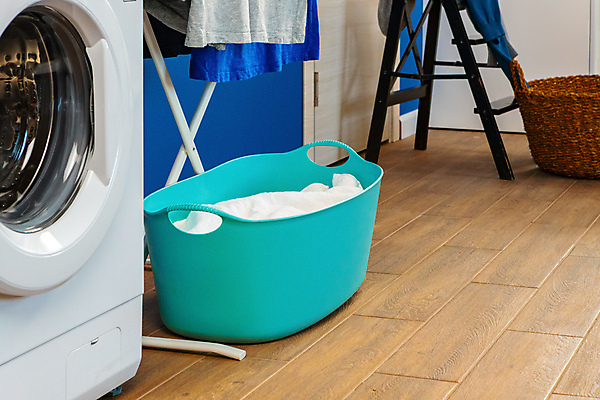 포토 JPG 해외이미지 바닥 실내 사람없음 드럼세탁기 빨래바구니 빨랫감 해외포토 내부 바구니 빨래 세탁기 파일형식 이미지허브