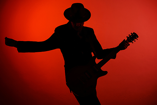 포토 JPG 해외이미지 모자 행복 실루엣 줄 음악 백그라운드 노래 놀이 한명 사람 빨간색 빛 금속 검은색 어둠 힘 소리 콘서트 공연 연주자 음악가 무대 기구 기타 악단 야간 클럽 전자 롤 쇼 오디오 기타리스트 그런지 뮤지컬 베이스 팝 플레이어 생존 스타일 해외포토 자연요소 직업 1 잡화 감정 컬러 재질 현악기 문화예술 촬영기법 이벤트 전자제품 파일형식 이미지허브