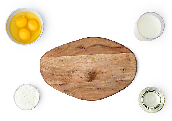 포토 JPG 해외이미지 실내 사람없음 계란 우유 흰배경 밀가루 나무도마 날계란 해외포토 백그라운드 유제품 도마 내부 목재 알 흰색 가루 파일형식 이미지허브