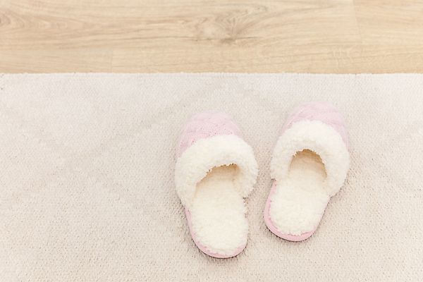 포토 JPG 해외이미지 바닥 실내 따뜻함 실내화 사람없음 카펫 털슬리퍼 해외포토 신발 슬리퍼 내부 파일형식 이미지허브