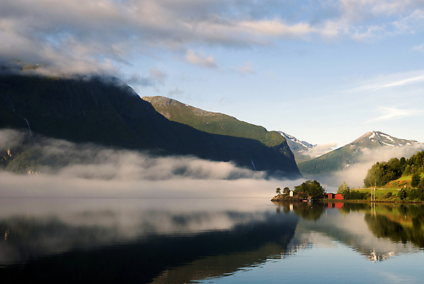 포토 JPG 해외이미지 여행 자연 하늘 아침 휴가 노르웨이 풍경 사람없음 물 파란색 반사 안개 스칸디나비아 해외포토 주간 자연요소 유럽 컬러 날씨 생태계 파일형식 이미지허브