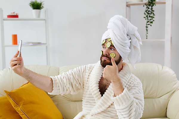 포토 JPG 해외이미지 남자 오이 수염 한명 들기 상반신 성인 스마트폰 수건 뷰티 목욕가운 셀프카메라 따봉 스킨케어 오이팩 울상 성인남자한명만 해외포토 1 채소 모션 사람 핸드폰 스마트기기 위생용품 사진촬영 최고 가운 팩 남자한명만 성인남자만 파일형식 이미지허브