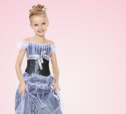 포토 JPG 해외이미지 백인 응시 드레스 여자 어린이 포즈 실내 한명 상반신 앞모습 잡기 공주옷 소녀한명만 분홍색배경 해외포토 서양인 1 시선 옷 뷰포인트 분홍색 백그라운드 모션 사람 내부 여자한명만 소녀만 파일형식 이미지허브