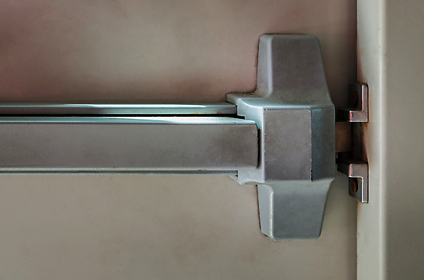 포토 JPG 해외이미지 디자인 산업 벽 백그라운드 건축양식 출입구 자물쇠 실내 손잡이 미술 안전 사람없음 내부 건물 장식 문 금속 장비 흰색 긴급 바 오픈 닫기 보호 큼 탈출 묘사 사인 잠금 보안 공포 대피 설치 옛날 철강 스타일 해외포토 건축물 건축 컬러 컨셉 모션 재질 문화예술 크기 파일형식 이미지허브