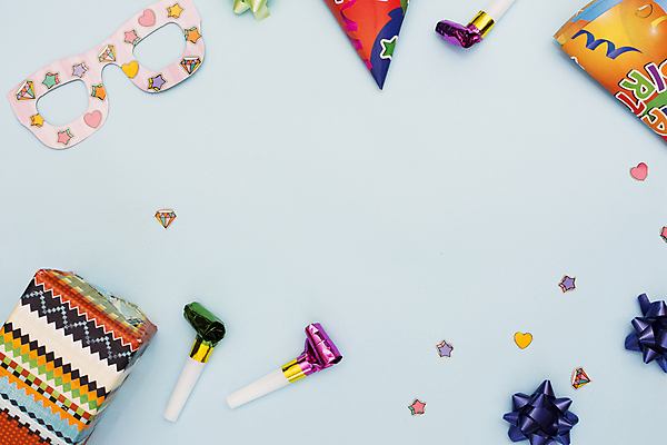 포토 JPG 해외이미지 별 리본 안경 실내 사람없음 선물상자 하이앵글 파티 하트 축하 생일 즐거움 파란배경 코끼리피리 카피스페이스 해외포토 자연요소 모양 잡화 기념일 감정 뷰포인트 백그라운드 컨셉 선물 이벤트 내부 파란색 상자 공백 이벤트용품 파일형식 이미지허브