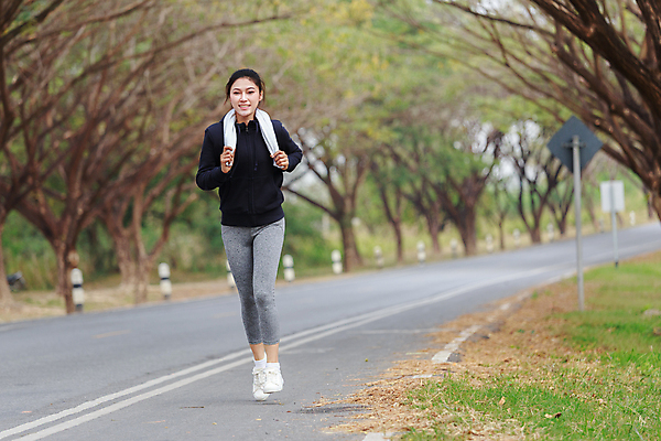 포토 JPG 해외이미지 나무 백인 1 라이프스타일 공원 여자 행복 도로 스포츠 태국 자연 거리 한국 건강 한명 사람 동양인 성인 야외 초록색 여름 운동복 수건 달리기 조깅 운동 일본 중국 가득함 연습 땀 마라톤 길이 달리기선수 해외포토 레이스천 서양인 식물 옷 계절 공공시설 감정 아시아 길 컬러 교통시설 모션 인종 경기 생활 위생용품 직물 육상스포츠 생태계 육상선수 파일형식 이미지허브