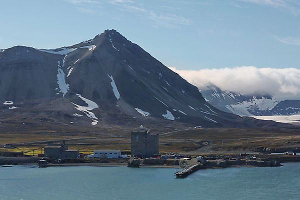 포토 JPG 해외이미지 전통 유럽 여행 겨울 자연 하늘 낚시 산 주택 노르웨이 사람없음 야외 건물 물 파란색 마을 환경 항구 냉동 추위 시골 크루즈 연구원 북극 빙하 봉 멀리 내추럴 석탄 스칸디나비아 해외포토 자연요소 직업 건축물 계절 나라 컬러 배_교통 교통시설 레저 극지방 생태계 파일형식 이미지허브